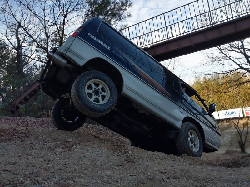 Illustration for article titled Brought a Mitsubishi Delica Chamonix to an offroad park...